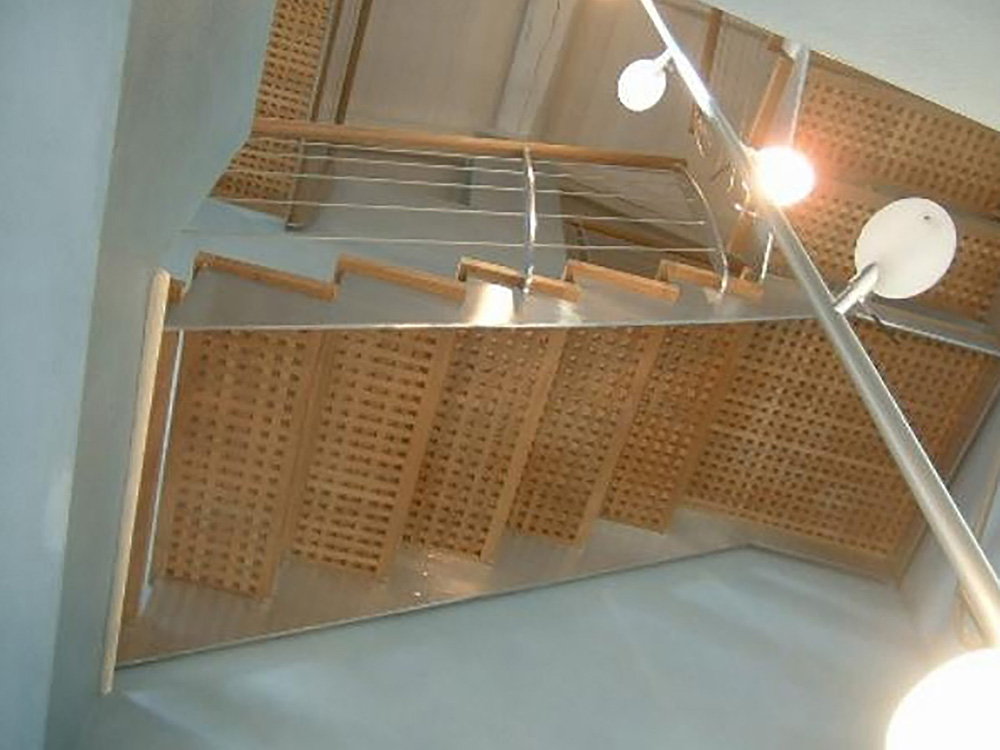 Grating teak for stairs